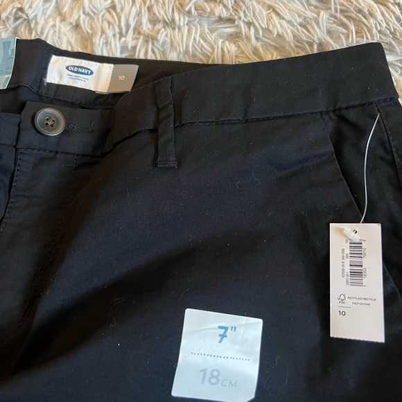 NWT Old Navy Black 7” length shorts - Picture 3 of 4